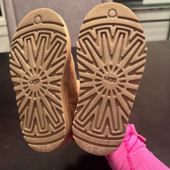 UGG Kids Boots in Tan - Picture 4 of 6